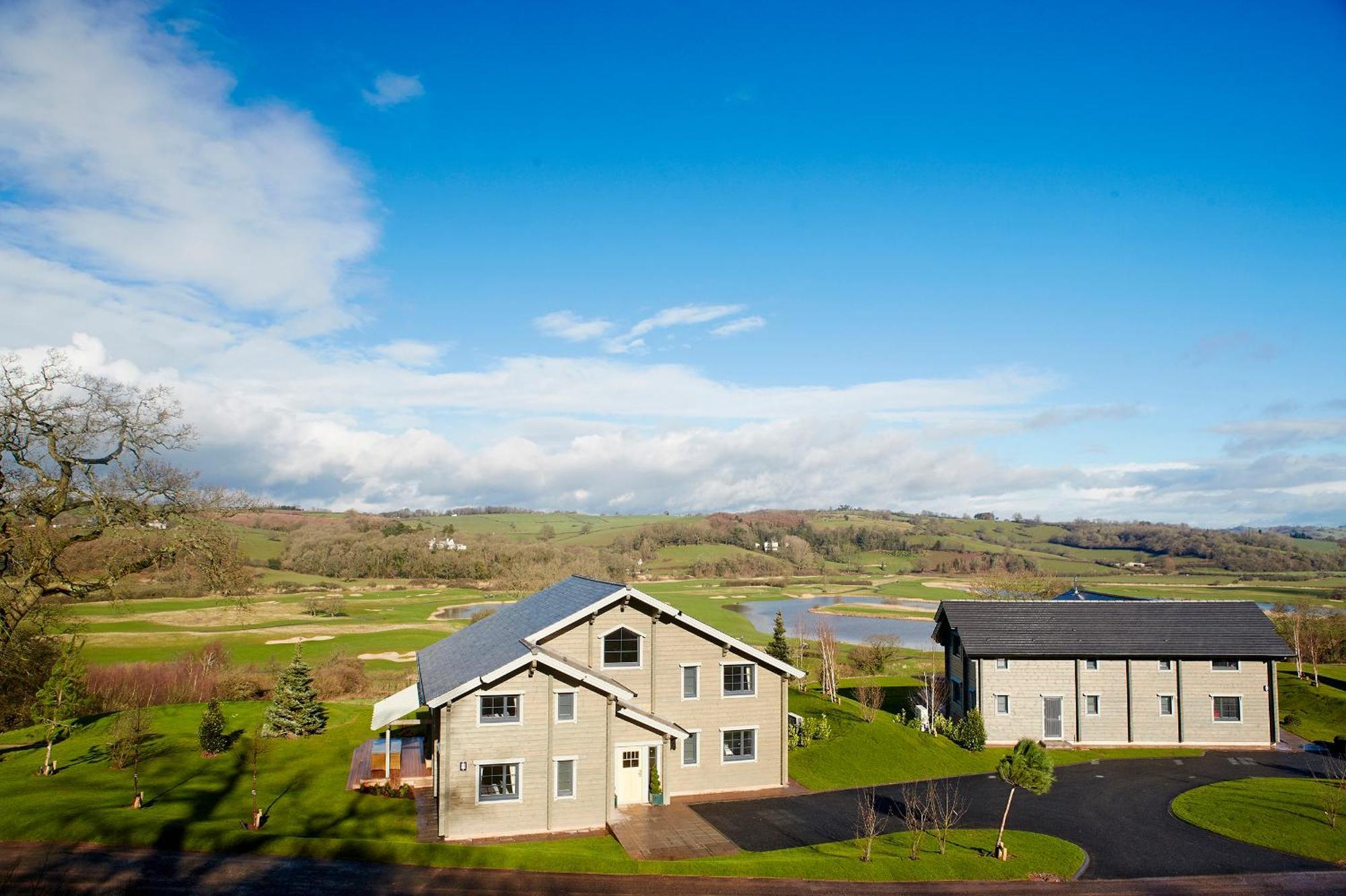 Hunter Lodges By Celtic Manor Newport (Gwent) Exterior foto