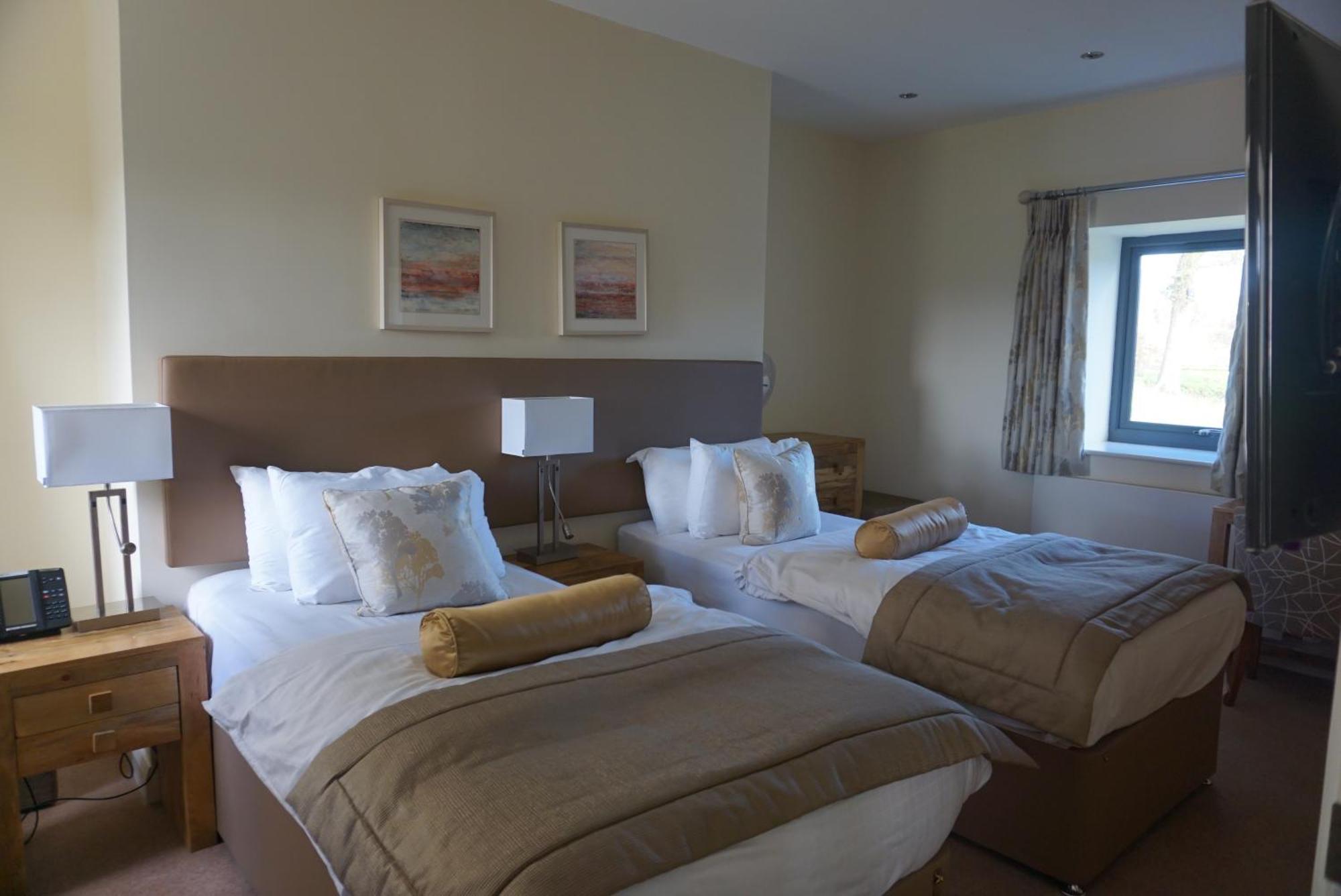 Hunter Lodges By Celtic Manor Newport (Gwent) Exterior foto