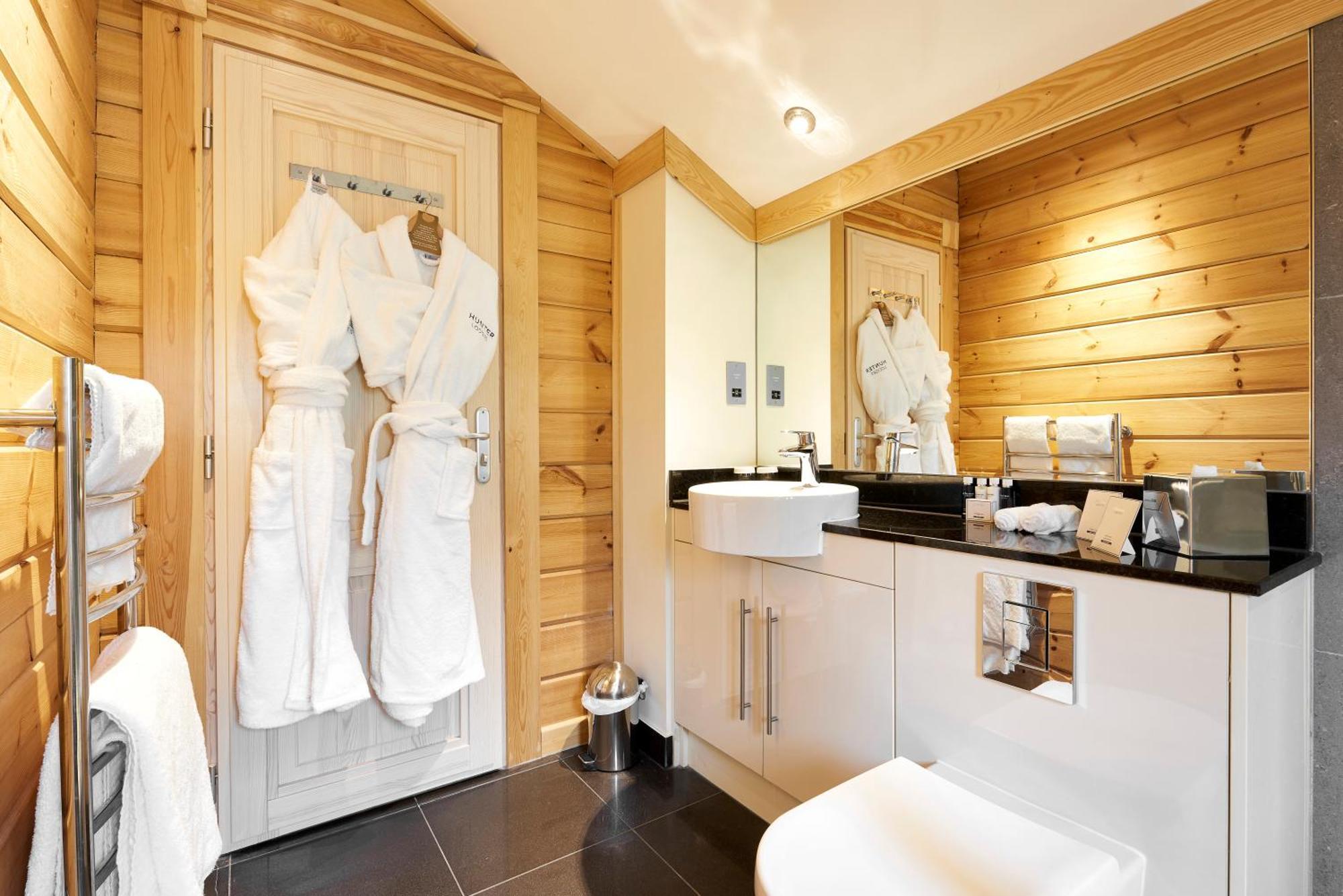 Hunter Lodges By Celtic Manor Newport (Gwent) Exterior foto
